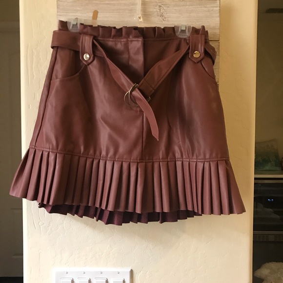 **SOLD** Zara pleated faux leather mini skirt - Picture 5 of 6